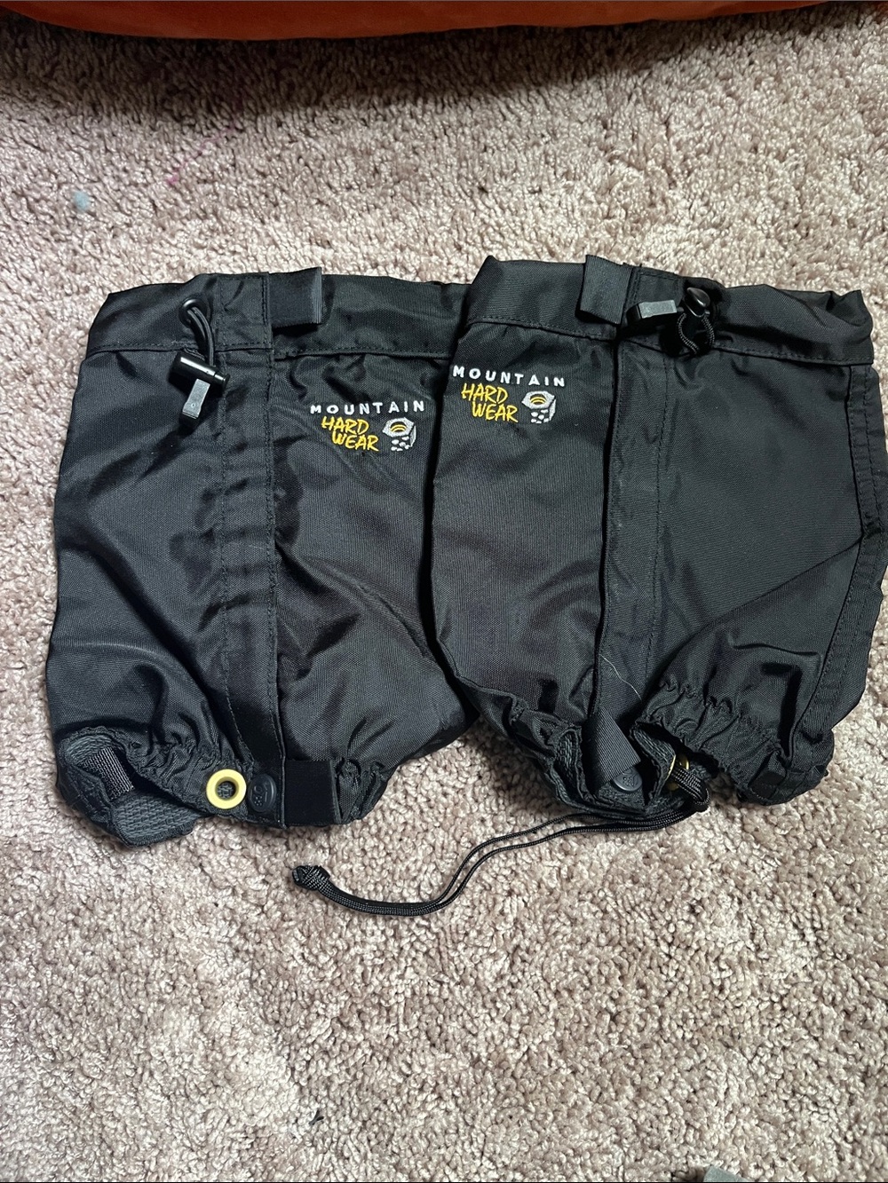 Mountain Hardwear Medium Black Gaiters with Yellow Logo Accents